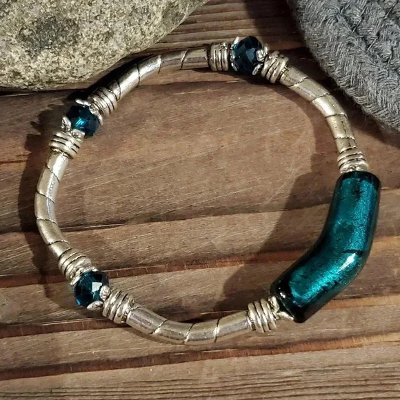 Handcrafted Edgy Silver Teal Green Bracelet - Picture 4 of 6